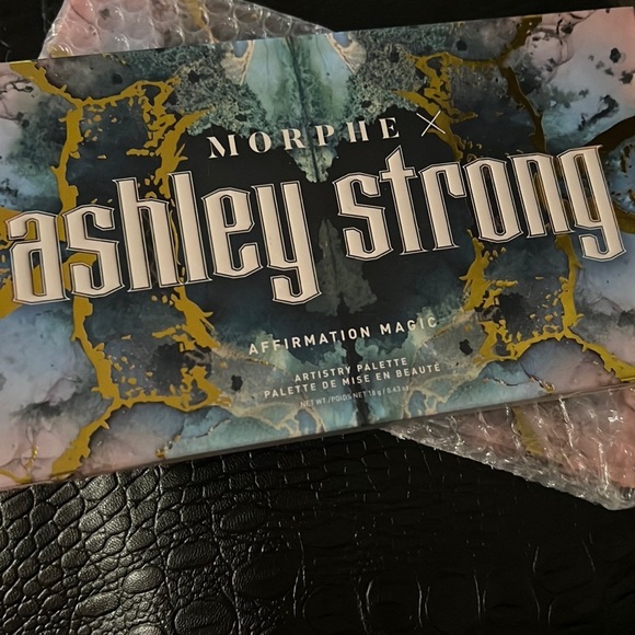 Morphe LIMITED EDITION Ashley Strong Affirmation Magic Palette - Picture 1 of 4